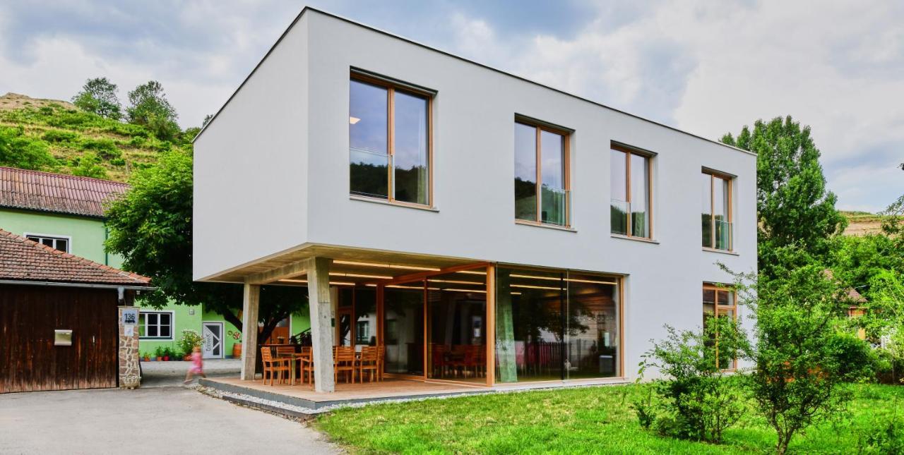 Ferienwohnung Am Weingut Eisenbock Strass  Exterior photo