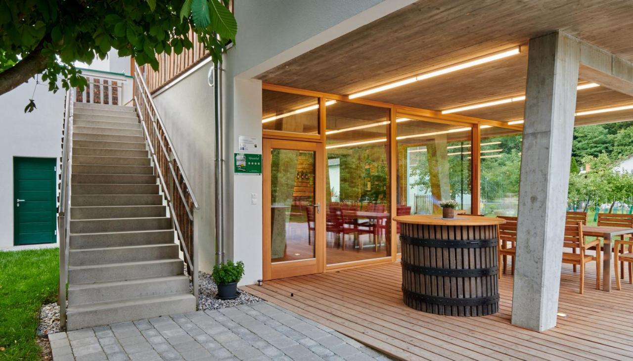 Ferienwohnung Am Weingut Eisenbock Strass  Exterior photo